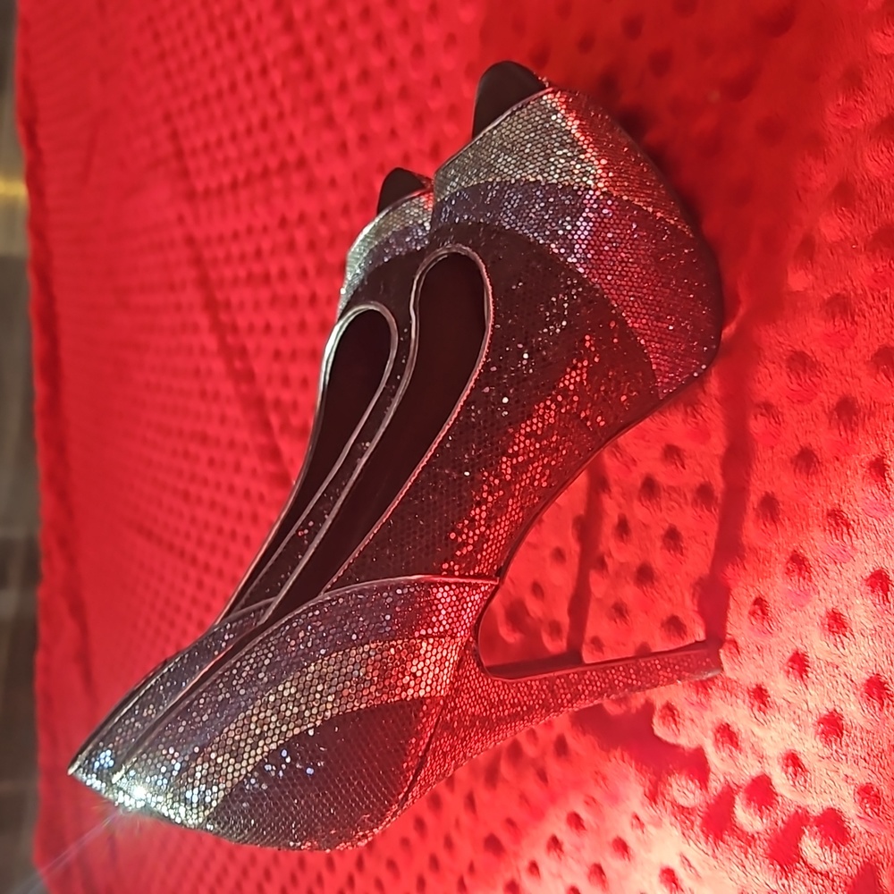 Sequin Bling Heel size 7 Peekaboo Black and Silver Worthington
